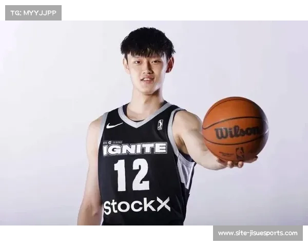 曾凡博挑战NBA巨星布克展现CBA强度防守翻盘狄龙震撼全场 曾凡博挑战NBA巨星布克展现CBA强度防守翻盘狄龙震撼全场